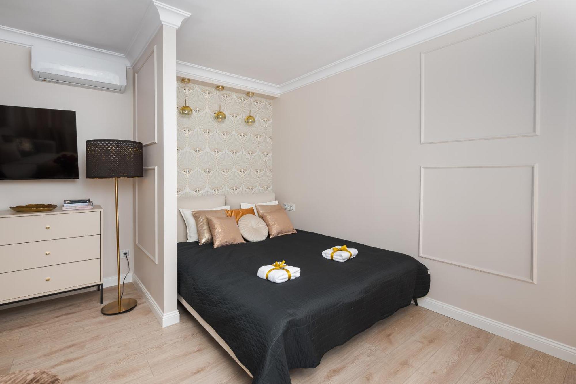 Grand 5min From Station With A Balcony& Air Conditioning Apartment Warsaw